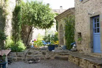 Image de Cesseras Maison de village \"Le Portail Bleu\"