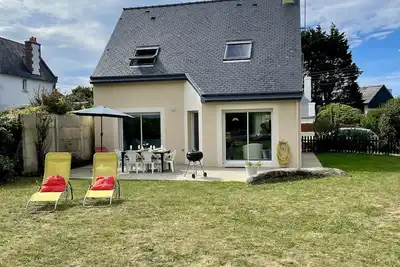Image de « Ty Menez » Maison très agréable et claire, 200 m de la plage avec jardin clos.