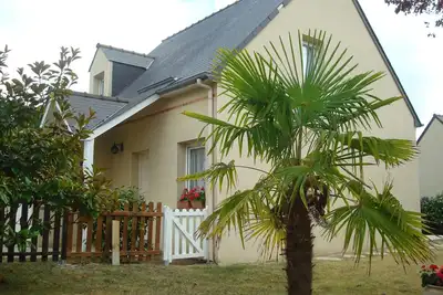 Image de Maison sur les hauteurs de Dinard à900 m de la plage dans un lotissement calme.