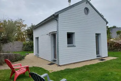 Image de Trégastel maison bois sur la côte de granit rose à 300m du bord de mer, wifi.