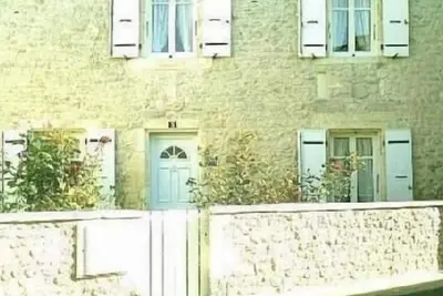 Image de Maison confortable, mer 1km, cours closes, 3 chres, 7 personnes, insert