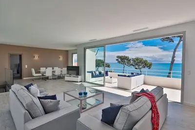 Image de Nouvelle annonce! Vue mer 180 degrés. Proche plages. Piscine privée.