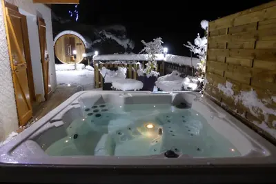 Image de Chalet Haute Savoie sauna jacuzzi privés Calme confort wifi domaine du fraizier