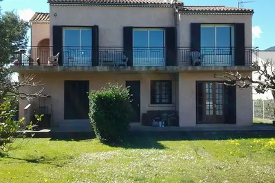 Image de Dessous De Villa Avec Jardin