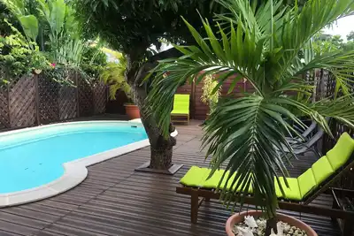 Image de Maison classée 4 étoiles avec piscine proche des plages, des restos et commerces