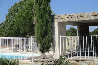 Image de Ardèche Sud Mazet avec piscine privée, vaste jardin plat