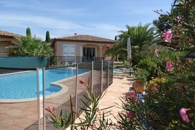 Image de Villa PROVENÇALE CLIMATISÉE Avec Piscine - Jardin - Vue Rocher