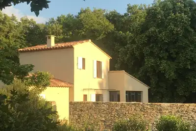 Mazet au pied du Luberon