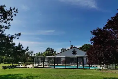 Image de Villa avec piscine, proche de la mer