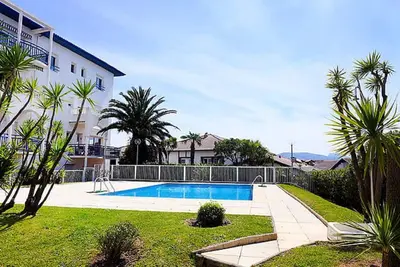 Image de Superbe appartement avec piscine, cadre exception, plage à pied en centre ville