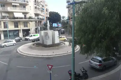 Image de en plein coeur de Menton et les pieds dans l eau