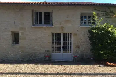 Image de Belle Demeure En Pierre Au Coeur Des Vignes