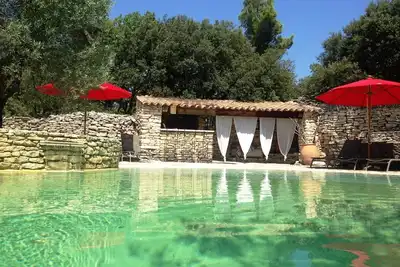 Image de Mas typique du Xvii dans petit hameau à Gordes