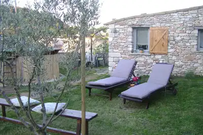 Image de Gite Typique Provencal Pour 2 Personnes Avec Jardin Et Piscine