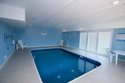 Image de Bear's Bliss à Pigeon Forge #inoubliable 2 chambres avec piscine intérieure, jeux et théâtre complet!