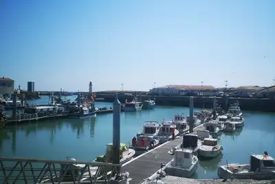 Image de la cotinière résidence avec piscine plage en face
