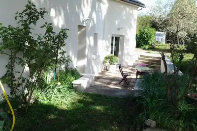 Image de Saintes abbaye maison avec jardin, calme, confortable et accueillante. Wifi