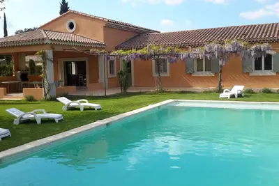 Image de Belle Villa, Proche L'Isle Sur Sorgue, Vue Exceptionnelle Sur Le Luberon