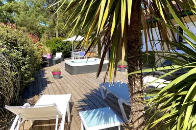 Image de Jolie Villa  Jacuzzi CHAUFFÉ, Wifi, rénovée 2018 face au golf Lacanau-Ocean 6 p