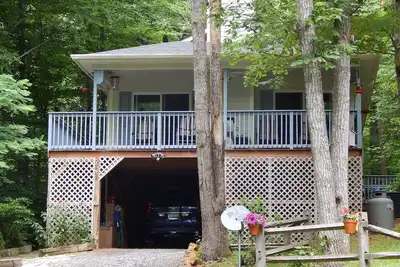 Image de Bargain Deluxe Évalué 2/2 Mtn Accueil environs de Blue Ridge Pky w / Cheminée extérieure Wifi