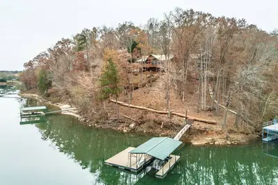 Image de Lake Hartwell Mountain Home avec une vue imprenable et un quai privé en eau profonde