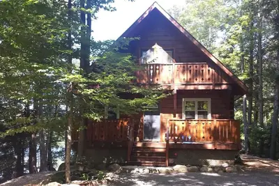 Image de Charmant chalet de chalet en bois rond 4 saisons au bord du lac