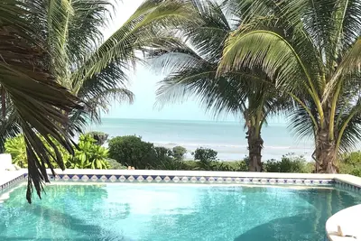 Image de Beachfront Villa Tranquilita 3Bd / 3Ba Pool, WiFi, 4 ACs, Collection privée