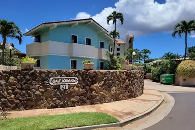 Image de La vie privée au paradis! 2e étage, mis à jour, en face de la plage! Complexe de 6 unités plus petit