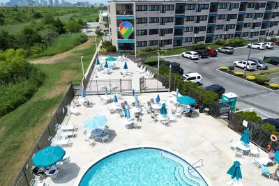 Image de Condo 3 chambres en bord de mer avec 2 piscines