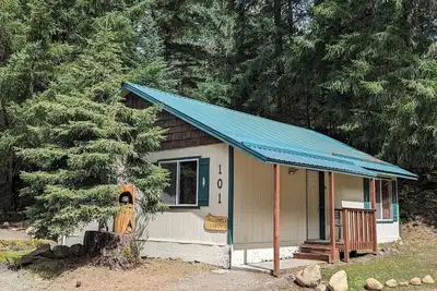 Image de Belle du Nord-Ouest Hébergement - Salle Creek Cabin (Affordable Ski Cabin)