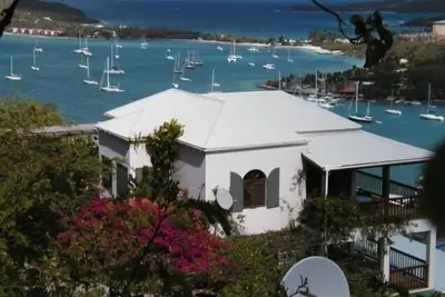 Image de TreeTops! ! Super emplacement, vue, piscine! ! <br>Parfait pour 2-4 personnes!