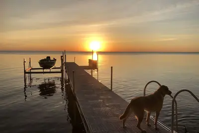 Image de Maison mise Ă jour sur la baie! 10 couchages. Immense terrasse pour voir des couchers de soleil incroyables!