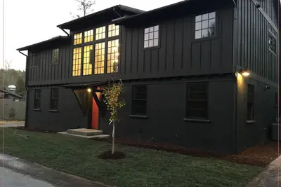 Image de Simplement Le Meilleur Spot Des Highlands. 1 Bloc Pour La Rue Principale!