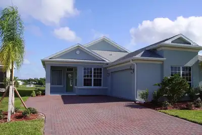 Image de Relaxant et spacieuse eau Accueil avec piscine et vue