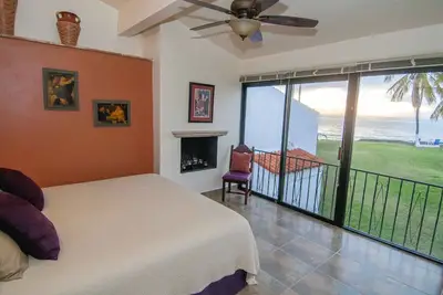Image de Luxe 4 lit / 4 salles de bain Beach Front Condo - Nouveau et entièrement rénové