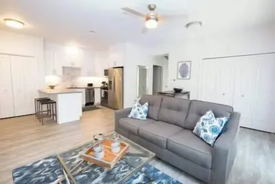 Image de Nouveau condo de deux chambres de style moderne dans la vallée de Sonoma avec terrasses privées