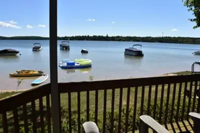 Image de Petoskey Beachfront. Près du ski et de la marina