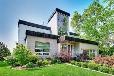 Image de Sandy Shores: superbe maison de plage moderne avec vue sur le lac Michigan depuis le coucher du soleil