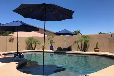 Image de Grand golf, piscine privée. Prenez la voiturette de golf pour le dîner. Réservez maintenant pour 2020