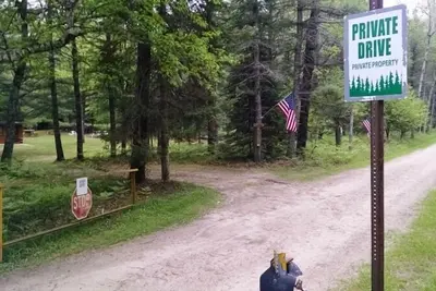 Image de Log Cabin confortable dans les bois