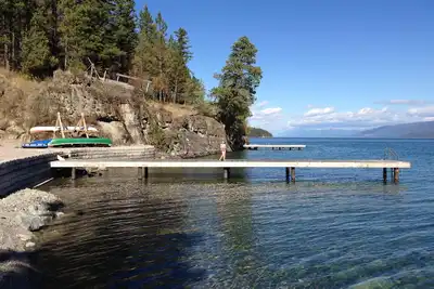 Image de Belle maison à ossature bois sur Finley Point avec façade sur le lac.