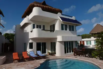 Image de Anciennement connu sous le nom de Casa Azul del Caribe, Tranquil Oceanfront Accueil w / Perfect Views