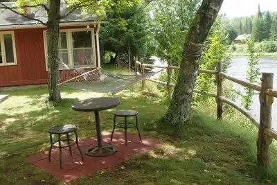 Image de Petite cabane sur la rivière (rivière Escanaba) LCotR - Animaux acceptés