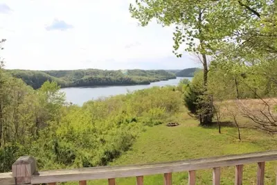 Image de Dale Hollow Lake - vue magnifique sur le lac, bain à remous, wifi, 8 personnes