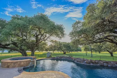 Image de Retraite de pays Klekar-Gin | 112 Acres, Piscine / Spa, Étang empoissonné | 12 personnes