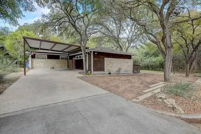 Image de Gem privé et rénové - Situé à quelques minutes du centre-ville d'Austin