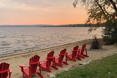 Image de Log Cottage + 2 chalets en rondins à Round Lake