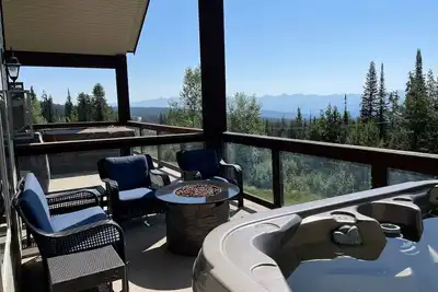 Image de Big White Large Dog Friendly Chalet avec bain à remous privé!