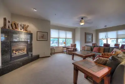 Image de Condo de luxe à 1 pâté de maisons de la rue Main et de la navette de ski gratuite