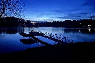 Image de Nouvelle Liste! Maison récemment rénovée avec plage privée et commodités